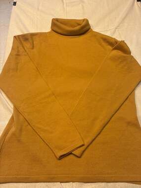 Studio 121 Mustard Yellow 100% Extrafine Merino Wool Turtleneck Sweater Size S